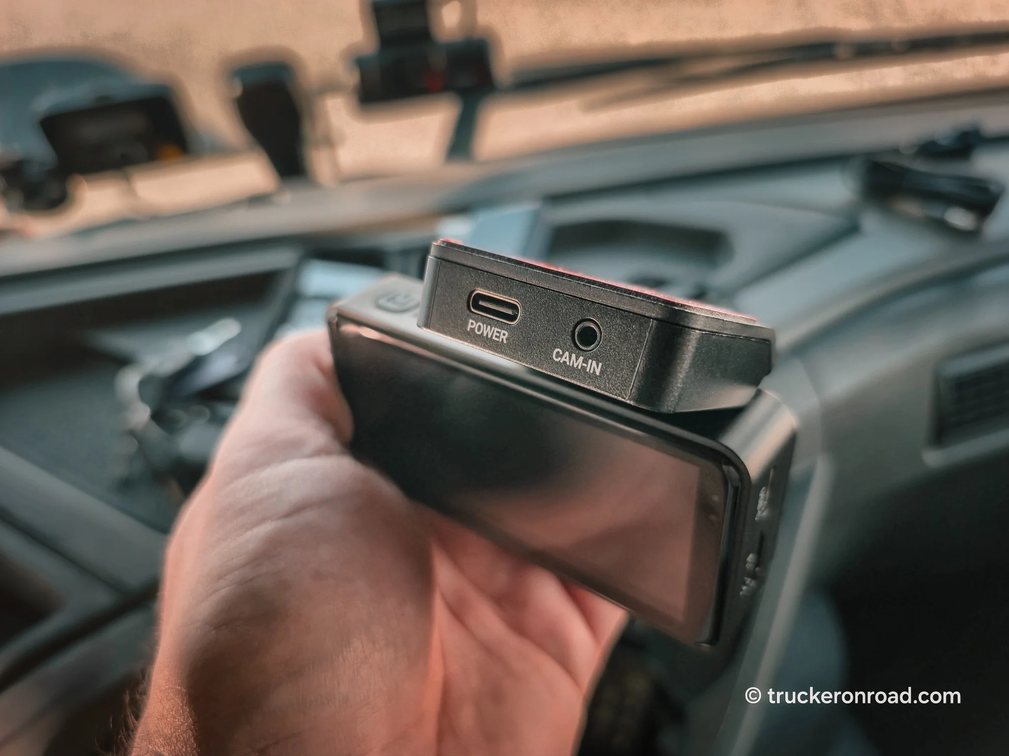 Test wideorejestratora Navitel R87 GPS do busa i osobówki – uczciwy test z trasy