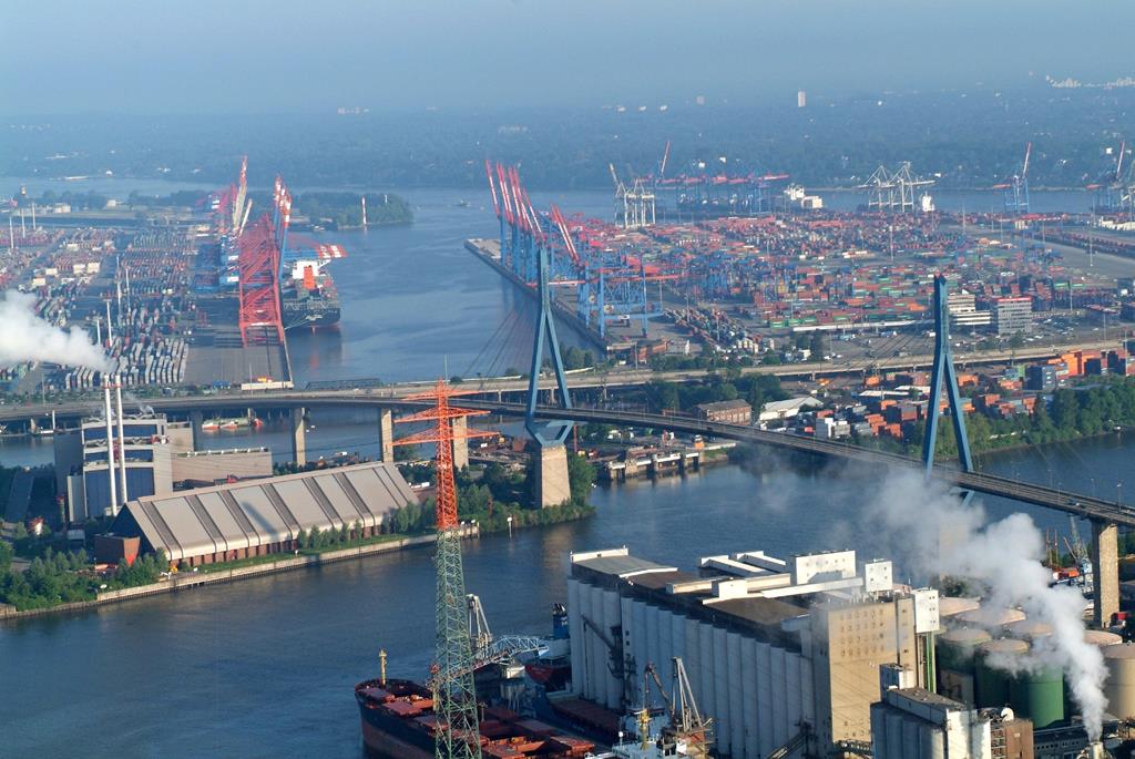 Köhlbrandbrücke – słynny „wisielec” w Hamburgu ma nowe ograniczenia odległości pomiędzy ciężarówkami.