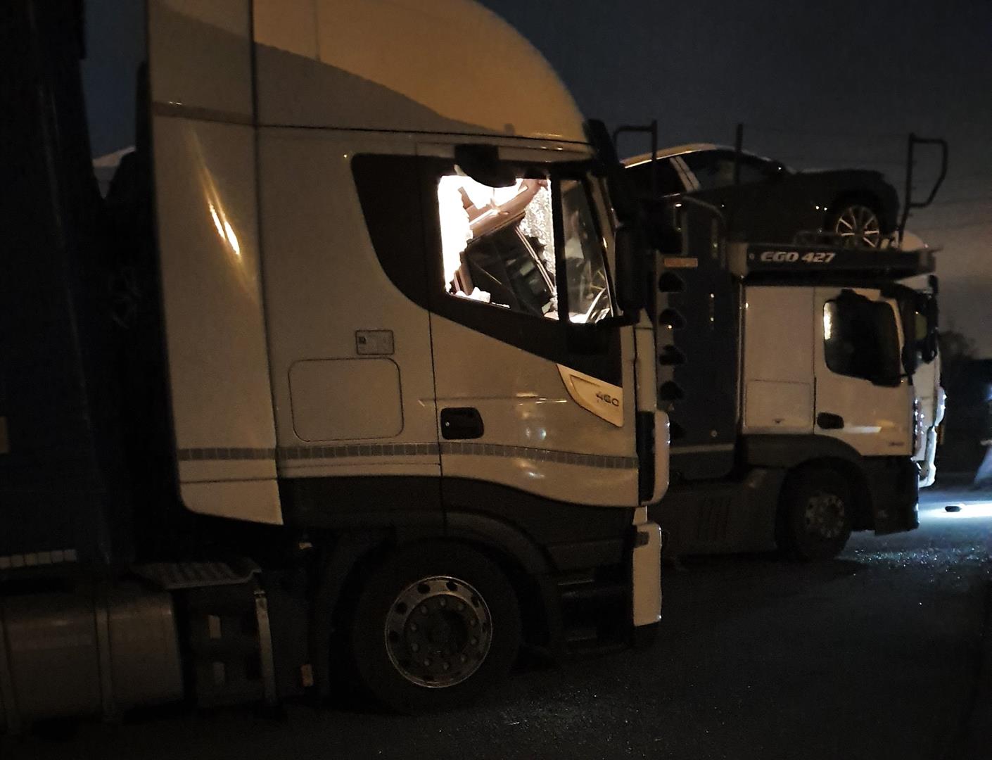 Z siekierami i łomami na kierowców na nocnej pauzie. Francja- parking Aire Reims Champagne Sud