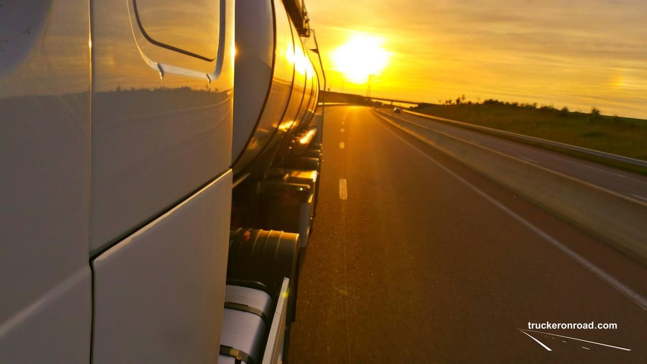 Kierowcy zawodowi — zakazy jazdy dla ciężarowych 1 listopada „Dzień Wszystkich Świętych” (2025)