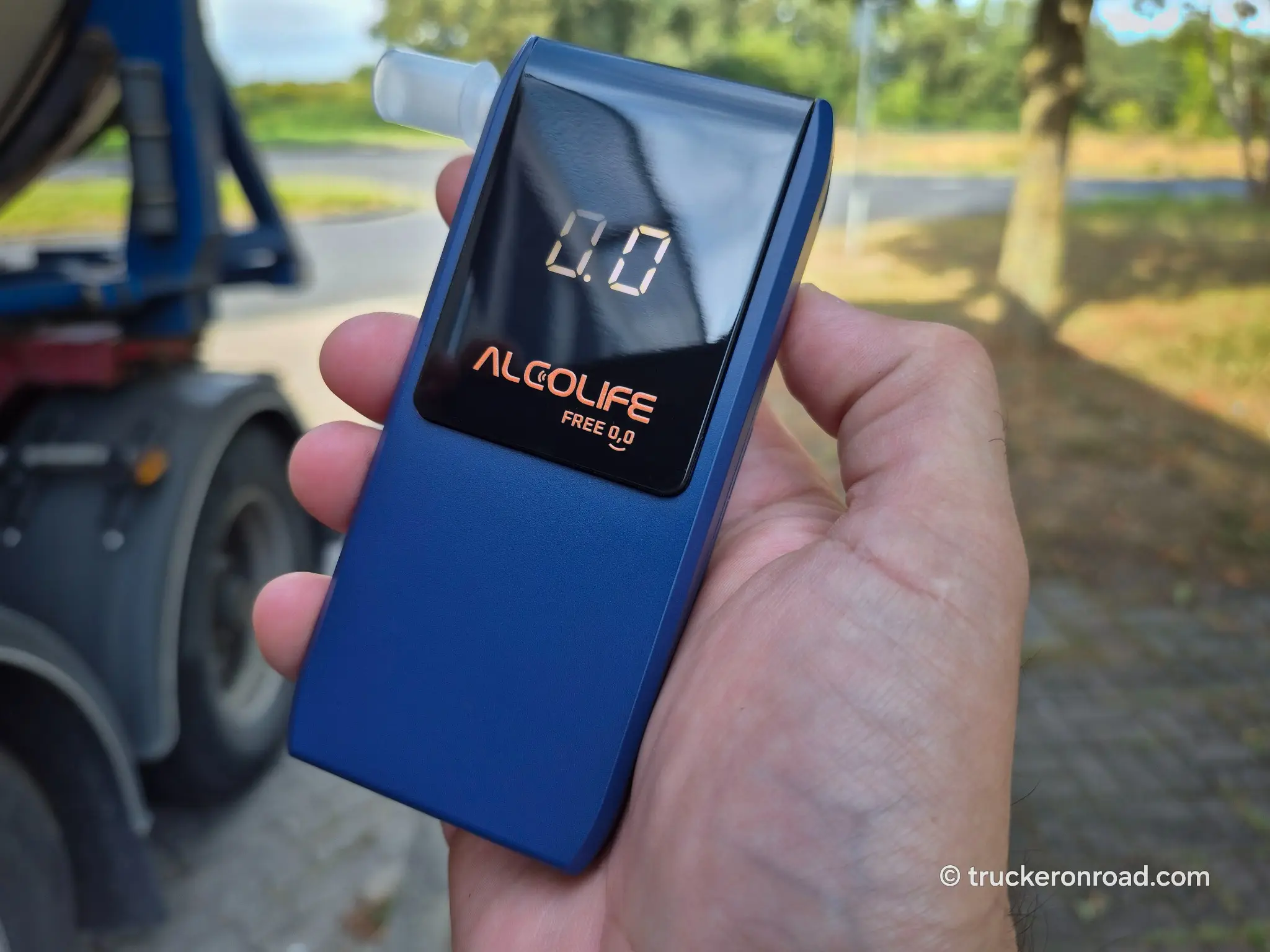 Alcolife Free – alkomat elektrochemiczny w trasie. Recenzja z kabiny kierowcy